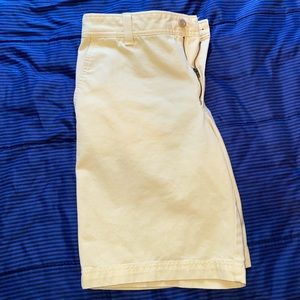 IZOD Shorts. Mens Size 32. Yellow.